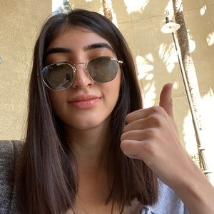 Meet your Posher, Sofia